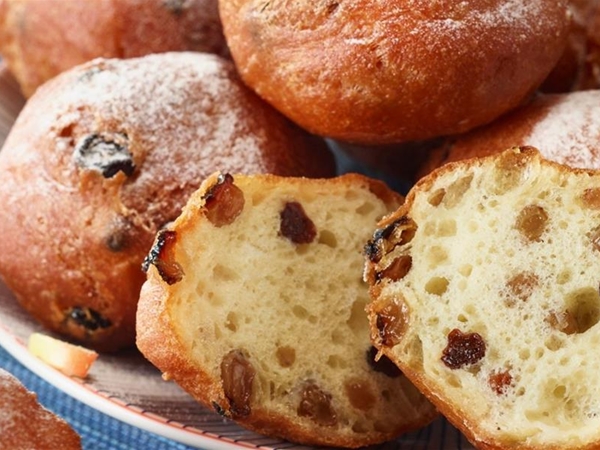 Oliebol met rozijnen